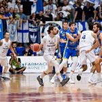 Pielle Livorno in azione durante una partita di pallacanestro