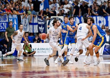 Pielle Livorno in azione durante una partita di pallacanestro